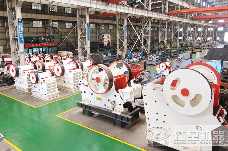 大型鄂式破碎機(jī)圖片