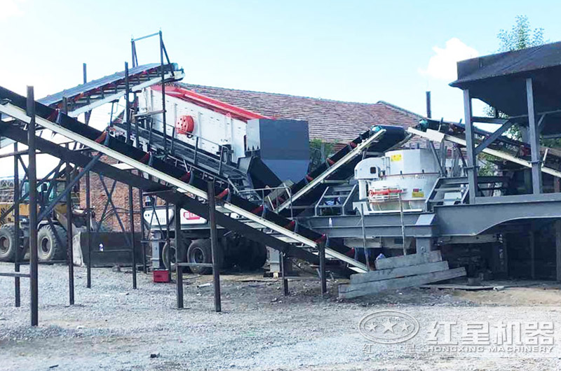 移動制砂機(jī)工作現(xiàn)場實(shí)拍圖