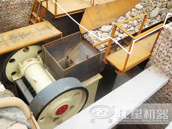 石子破碎機作業(yè)現場