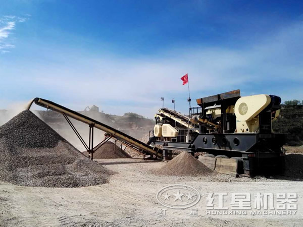 移動(dòng)破碎站施工操作現(xiàn)場(chǎng)