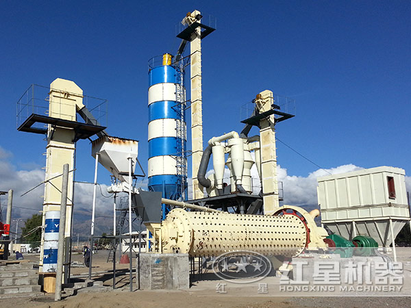 水泥球磨機作業(yè)現(xiàn)場