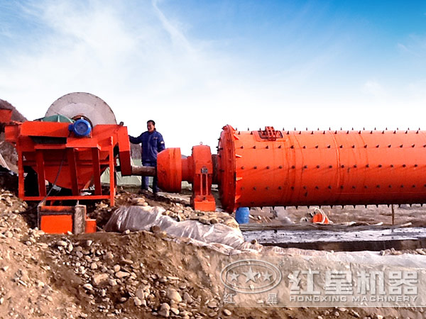 球磨機(jī)工作現(xiàn)場(chǎng)