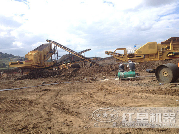 新型車載移動(dòng)式碎石機(jī)處理建筑垃圾現(xiàn)場(chǎng)