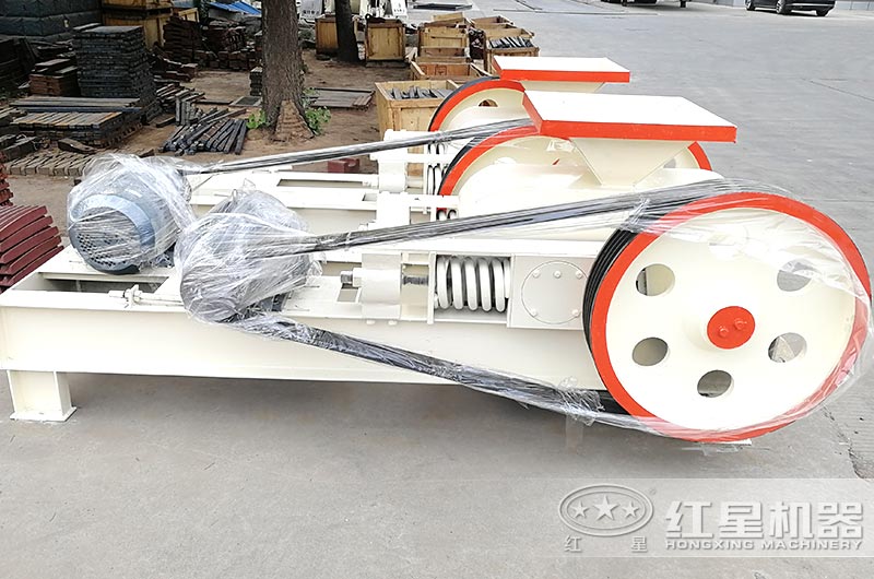 小型對輥制砂機實拍圖