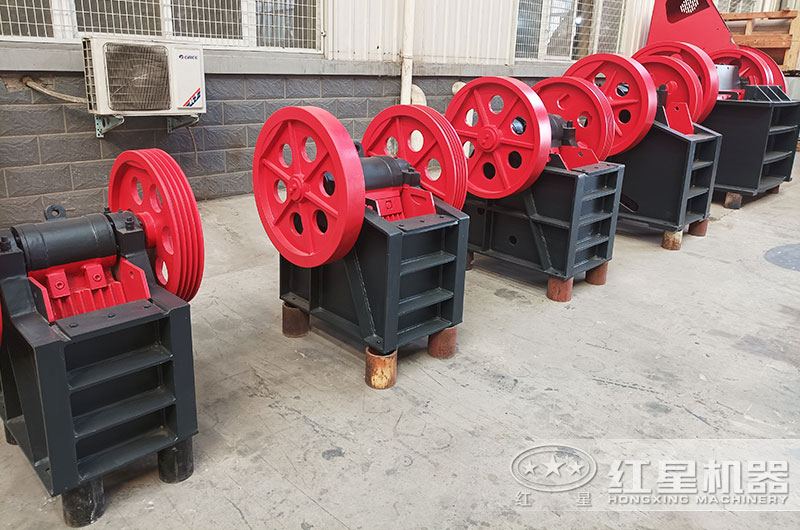 顎式石塊粉碎機(jī)圖片