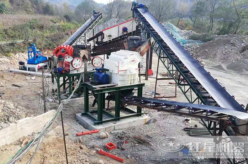 箱式破碎機(jī)制砂現(xiàn)場(chǎng)實(shí)拍圖