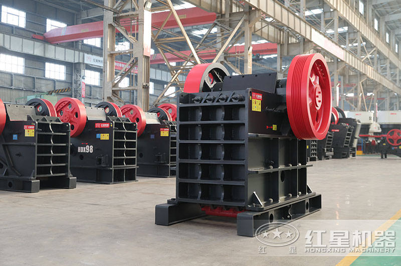 鄂式碎石粉碎機(jī)圖片