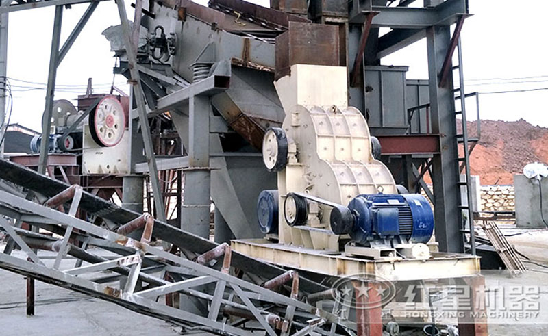 雙級粉碎機(jī)工作現(xiàn)場圖片