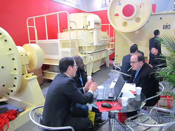 紅星河南破碎機(jī)廠