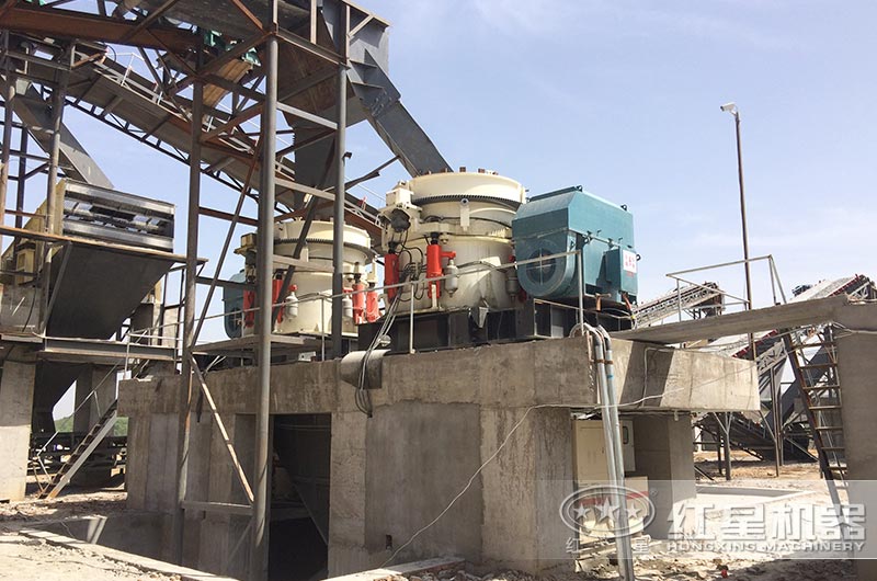 hp圓錐破碎機(jī)工作現(xiàn)場(chǎng)圖片 hp圓錐破碎機(jī)工作現(xiàn)場(chǎng)圖片