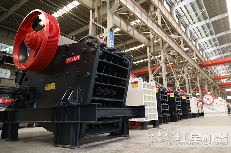 石料廠碎石機(jī)圖片 石料廠碎石機(jī)圖片