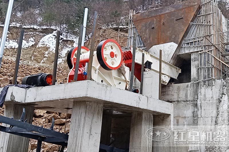 小型沙石破碎機工作現場圖片