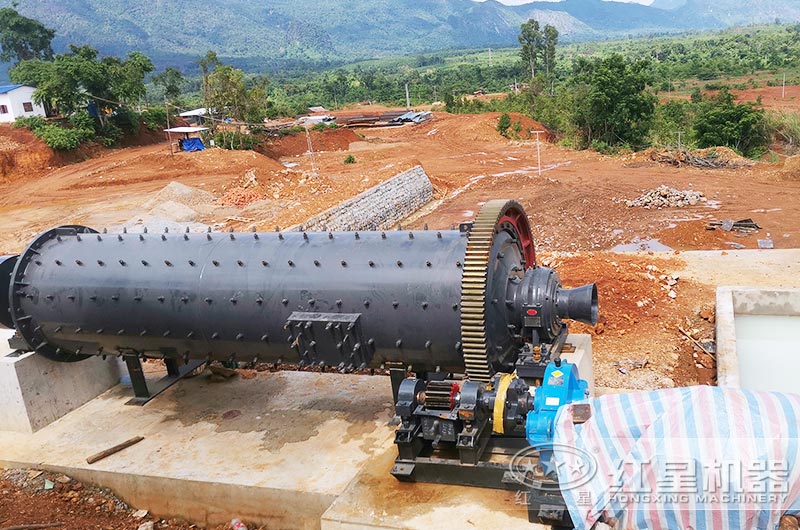 廣東客戶球磨機(jī)現(xiàn)場圖片