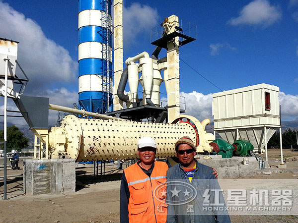 水泥球磨機(jī)現(xiàn)場(chǎng)圖