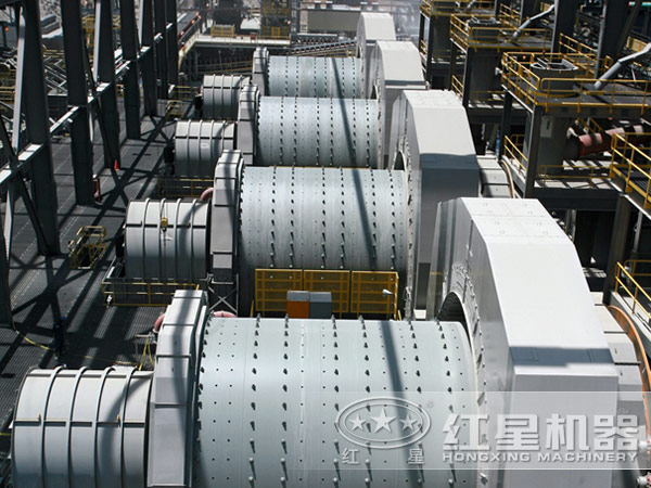  球磨機現(xiàn)場圖