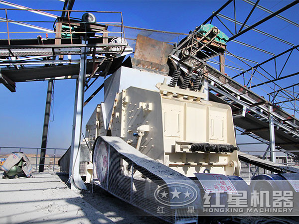 時(shí)產(chǎn)300噸石料破碎生產(chǎn)線現(xiàn)場(chǎng) 時(shí)產(chǎn)300噸石料破碎生產(chǎn)線現(xiàn)場(chǎng)