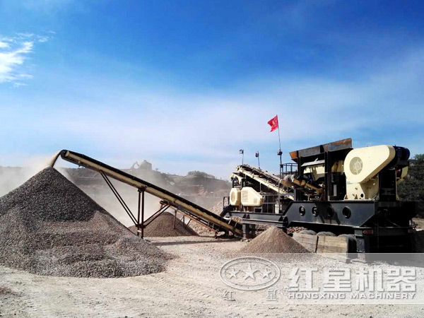 移動(dòng)破碎機(jī)現(xiàn)場(chǎng)圖 移動(dòng)破碎機(jī)現(xiàn)場(chǎng)圖