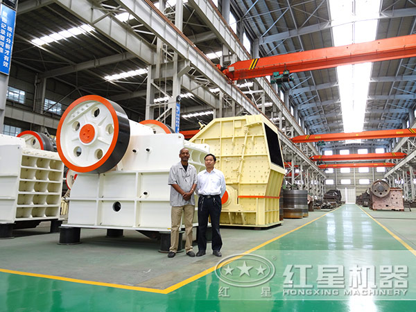 紅星機器鄂式破碎機生產車間