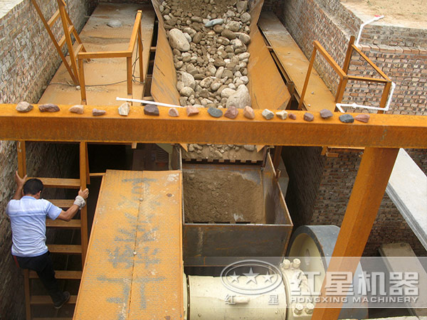 花崗巖破碎機(jī)現(xiàn)場(chǎng)檢查圖 花崗巖破碎機(jī)現(xiàn)場(chǎng)檢查圖