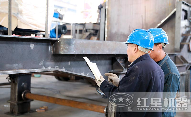 技術(shù)人員現(xiàn)場指導(dǎo)加工圖 技術(shù)人員現(xiàn)場指導(dǎo)加工圖