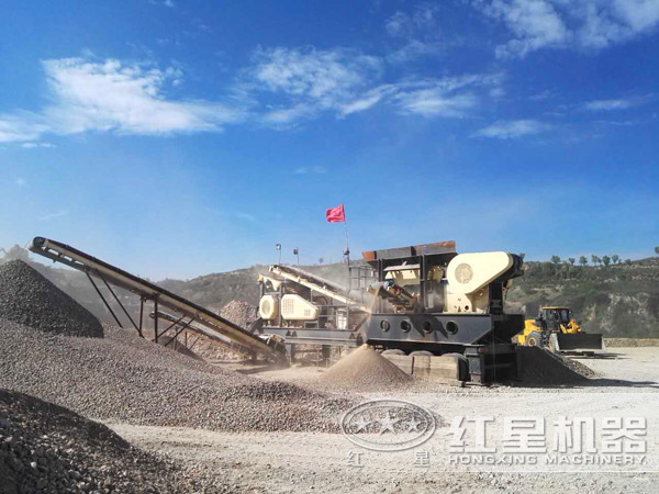 運(yùn)用于礦山建筑的移動(dòng)破碎機(jī) 運(yùn)用于礦山建筑的移動(dòng)破碎機(jī)