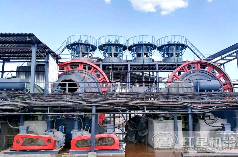 日產(chǎn)5000噸球磨機現(xiàn)場 日產(chǎn)5000噸球磨機現(xiàn)場