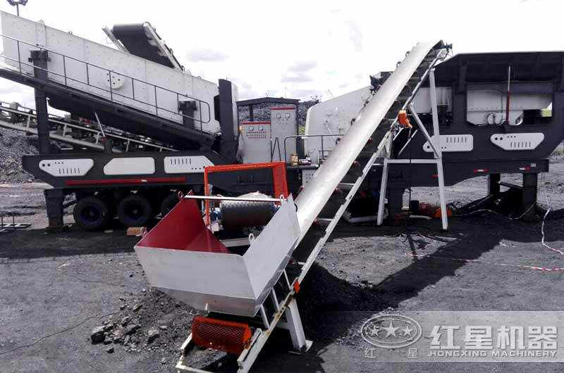 建筑垃圾破碎機(jī)現(xiàn)場(chǎng)作業(yè)圖