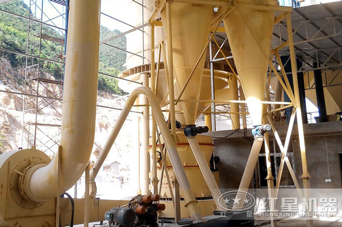 自動(dòng)化生產(chǎn)磨粉機(jī)加工現(xiàn)場(chǎng) 自動(dòng)化生產(chǎn)磨粉機(jī)加工現(xiàn)場(chǎng)