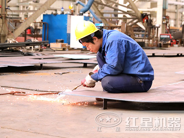 紅星工人車間作業(yè)現(xiàn)場(chǎng) 紅星工人車間作業(yè)現(xiàn)場(chǎng)