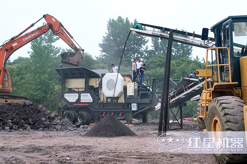 煤矸石破碎現(xiàn)場(chǎng)