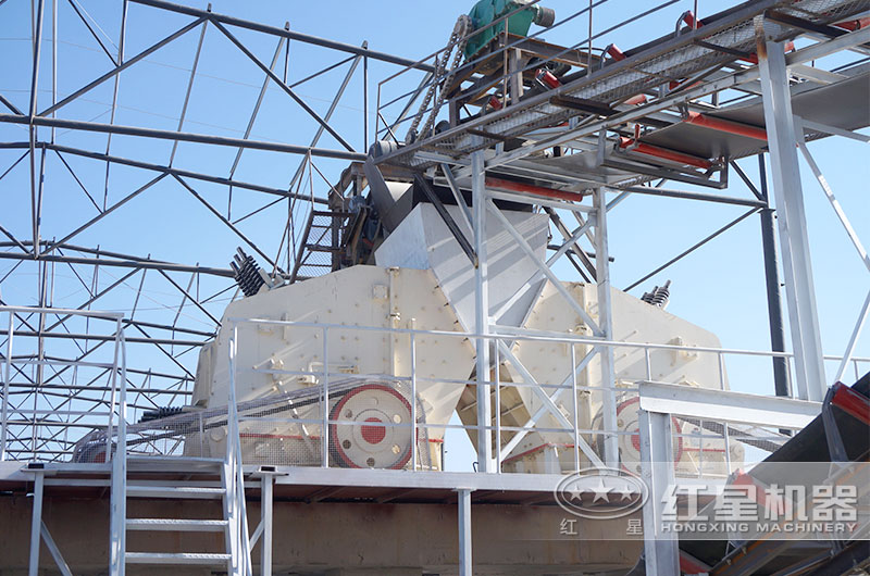 黏土破碎機作業(yè)現(xiàn)場