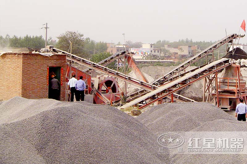 石頭粉碎沙子現(xiàn)場(chǎng) 石頭粉碎沙子現(xiàn)場(chǎng)