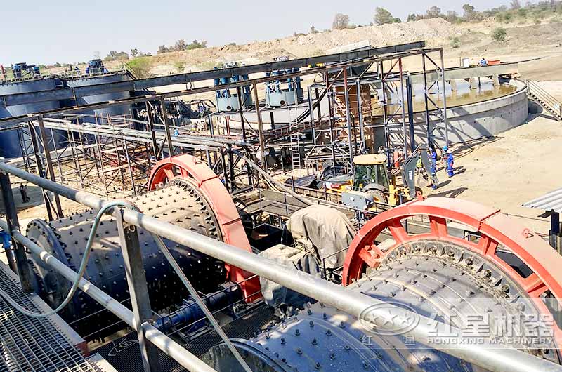 環(huán)保球磨機(jī)作業(yè)現(xiàn)場