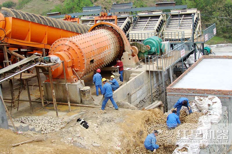 鋼球球磨機(jī)用戶現(xiàn)場(chǎng)