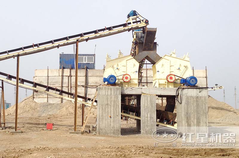 錘式反擊式破碎機(jī)作業(yè)現(xiàn)場(chǎng)