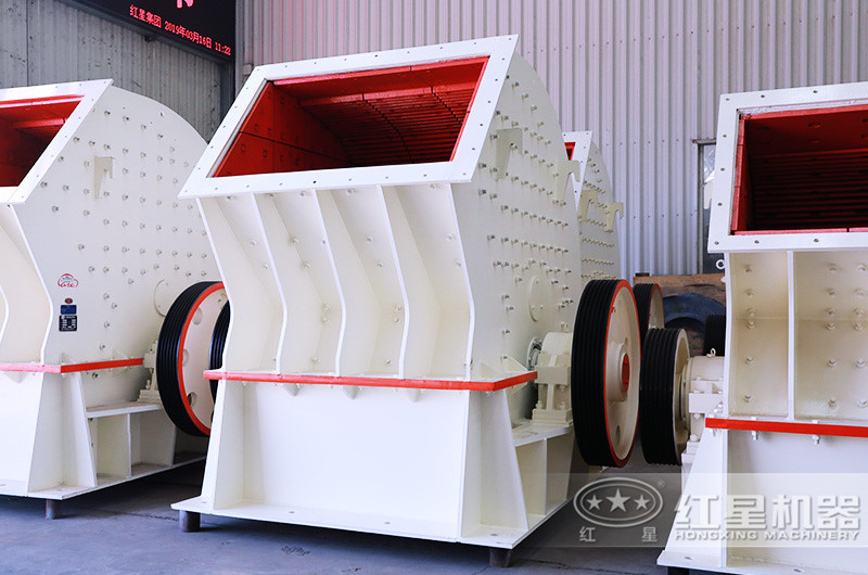 不同型號(hào)的重錘式破碎機(jī) 不同型號(hào)的重錘式破碎機(jī)