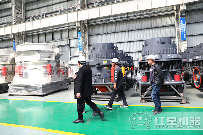 客戶到廠參觀高產(chǎn)圓錐破車間