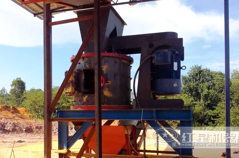 家用小型石頭破碎機(jī)工作現(xiàn)場 家用小型石頭破碎機(jī)工作現(xiàn)場