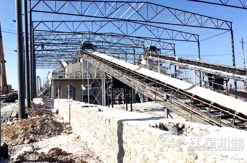 時產800噸石灰石破碎生產線現(xiàn)場 時產800噸石灰石破碎生產線現(xiàn)場