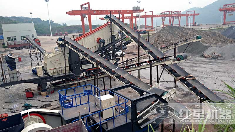 反擊式破碎機作業(yè)現(xiàn)場 反擊式破碎機作業(yè)現(xiàn)場