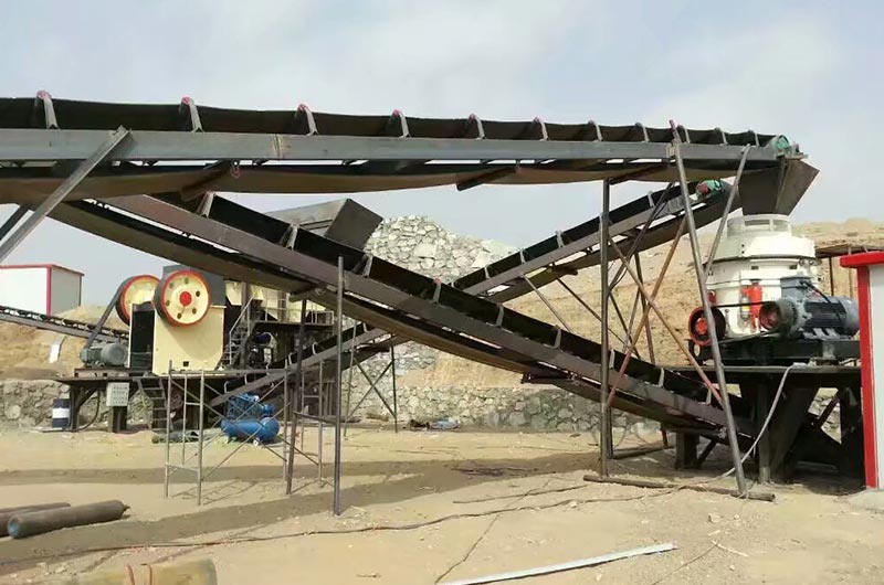 湖南固定式每小時200-300噸花崗巖破碎現(xiàn)場 湖南固定式每小時200-300噸花崗巖破碎現(xiàn)場