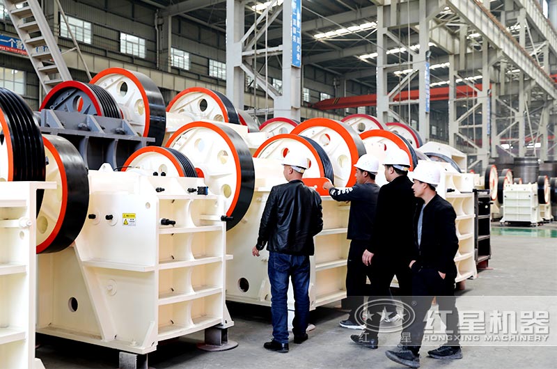 用戶在廠區(qū)參觀設(shè)備 用戶在廠區(qū)參觀設(shè)備