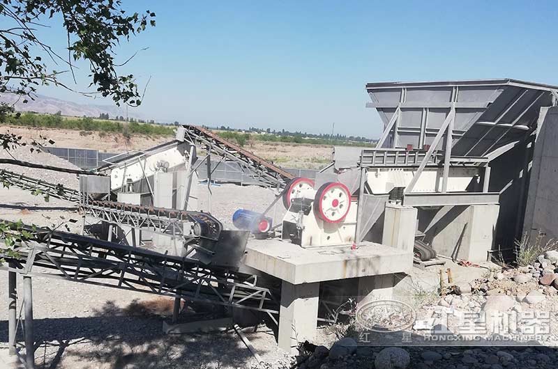 固定式礦山破碎機(jī)設(shè)備現(xiàn)場 固定式礦山破碎機(jī)設(shè)備現(xiàn)場