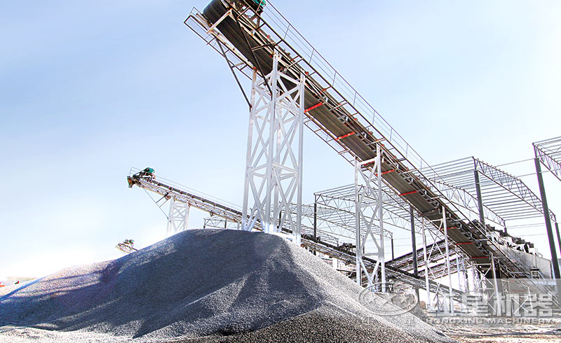 大型固定式混凝土再生粉碎機現(xiàn)場