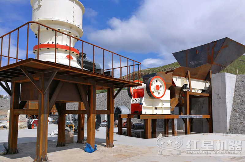 湖北黃岡花崗巖碎石作業(yè)現(xiàn)場