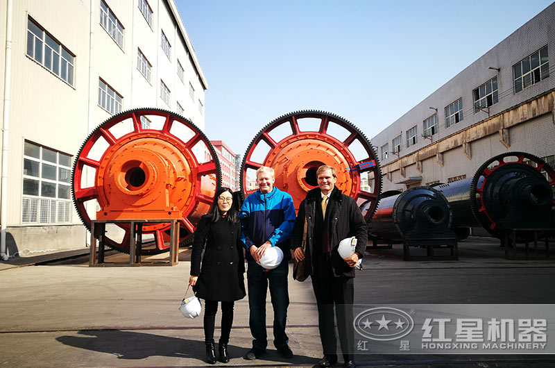 客戶來廠參觀球磨機 客戶來廠參觀球磨機