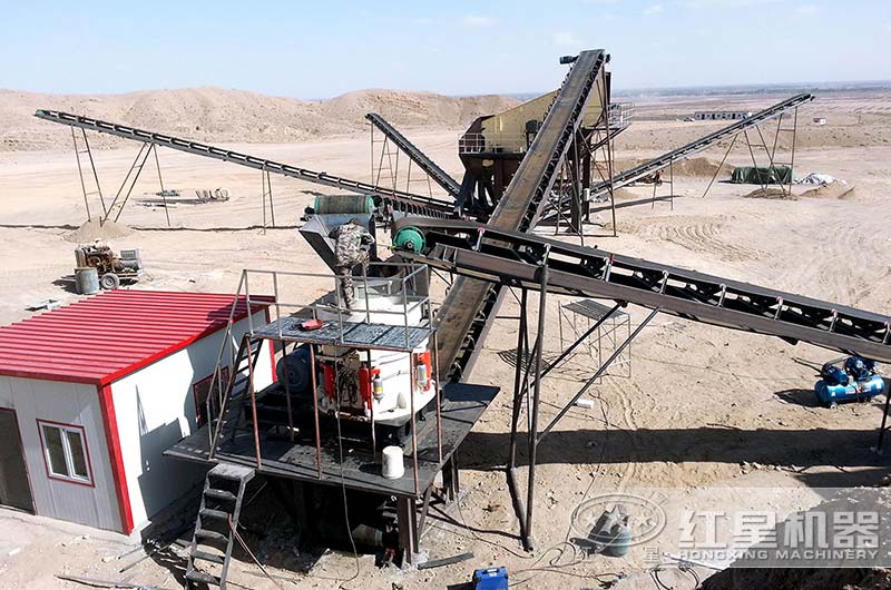 小型石頭粉碎機(jī)生產(chǎn)現(xiàn)場(chǎng)