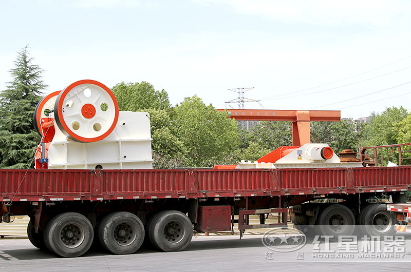 鵝卵石粗碎破碎機(jī)發(fā)貨現(xiàn)場圖