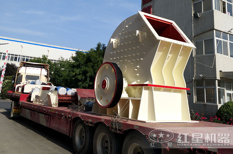 重錘式破碎機(jī)發(fā)貨現(xiàn)場(chǎng)