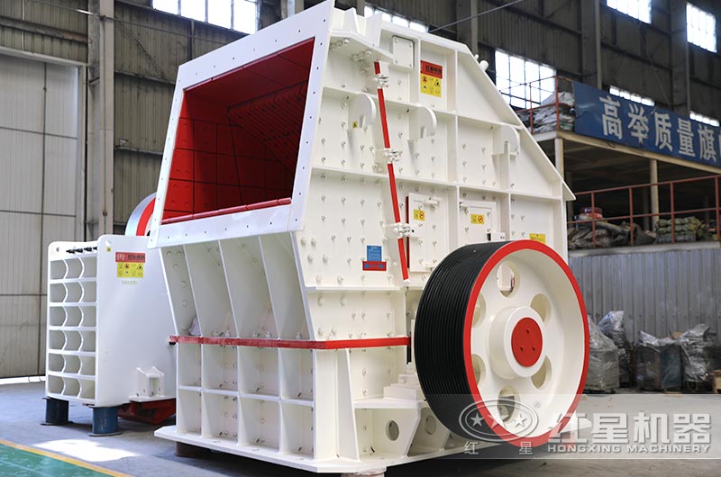 時(shí)產(chǎn)300噸碎石機(jī)：反擊式破碎機(jī)，軟料中細(xì)碎